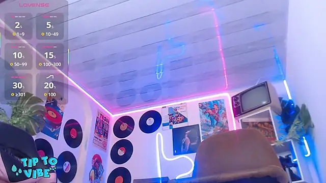 tamarafoxy  online show from 26, 9, 2025