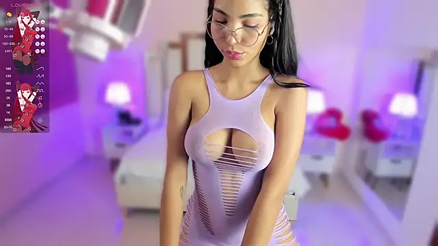 lauramartin1 online show from 8, 3, 2025