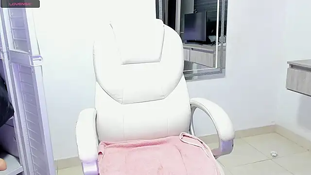 Snapshot of dahian_carter chatting on 28, 10, 2025 dahian carter online show from 28, 10, 2025