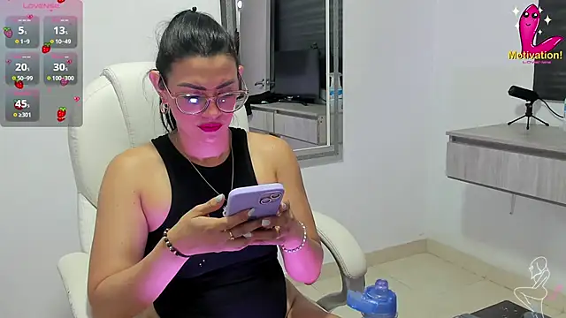 Snapshot of dahian_carter chatting on 3, 11, 2025 dahian carter online show from 3, 11, 2025