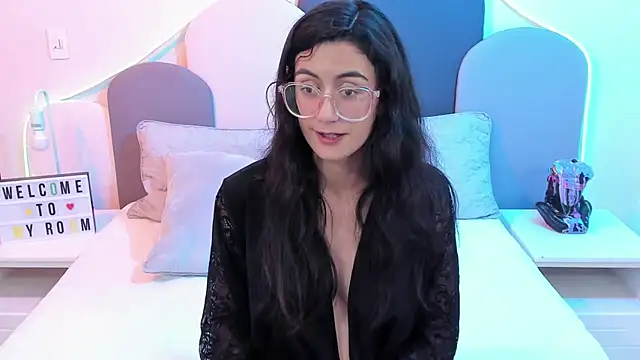 SophieGomez22 online show from 3, 3, 2025