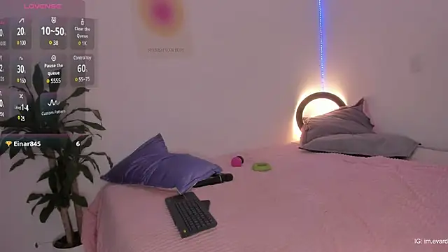 Snapshot of LittleSofia_ chatting on 13, 2, 2025 LittleSofia online show from 13, 2, 2025