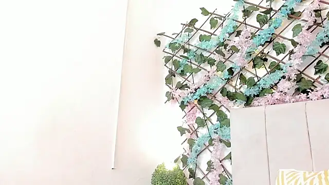 Snapshot of LexiiBloom chatting on 4, 10, 2025 LexiiBloom online show from 4, 10, 2025