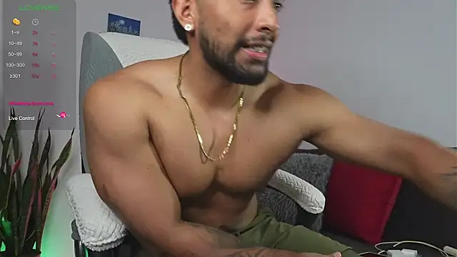 Snapshot of Couple_muscle1 chatting on 21, 5, 2026 Couple muscle1 online show from 21, 5, 2026