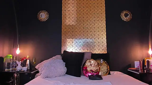 Snapshot of caro_lyne_ chatting on 12, 12, 2024 caro lyne online show from 12, 12, 2024