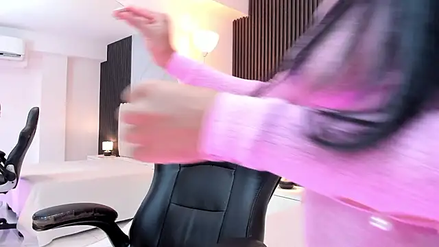 Snapshot of Madiee_Rhea chatting on 2, 2, 2026 Madiee Rhea online show from 2, 2, 2026