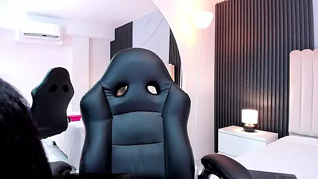 Snapshot of Madiee_Rhea chatting on 3, 2, 2026 Madiee Rhea online show from 3, 2, 2026