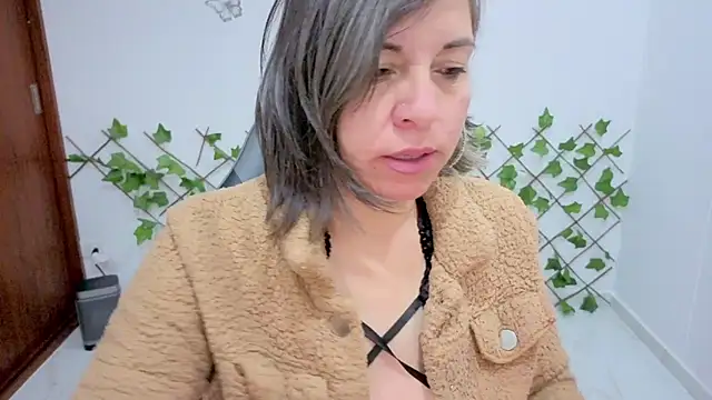 Lady breaks hearts online show from 7, 2, 2026