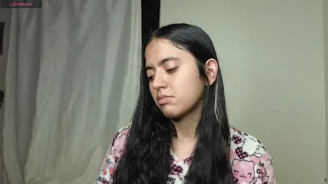 Snapshot of ViolettaSummer chatting on 12, 10, 2025 ViolettaSummer online show from 12, 10, 2025