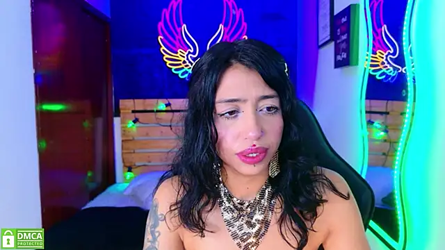 Snapshot of REDHOTTER_ chatting on 4, 5, 2026 REDHOTTER online show from 4, 5, 2026
