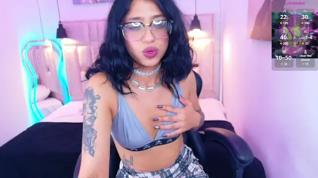 Snapshot of REDHOTTER_ chatting on 28, 5, 2026 REDHOTTER online show from 28, 5, 2026
