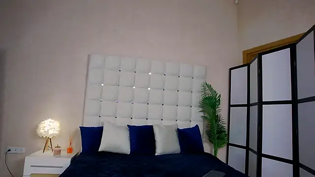 Snapshot of NicoleRosss chatting on 4, 3, 2025 NicoleRosss online show from 4, 3, 2025