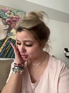 Snapshot of AllysonK chatting on 21, 4, 2026 AllysonK online show from 21, 4, 2026