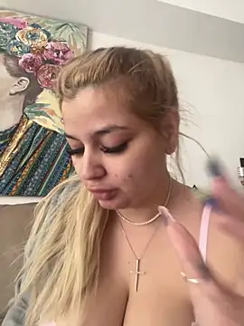 Snapshot of AllysonK chatting on 5, 5, 2026 AllysonK online show from 5, 5, 2026