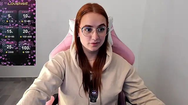 Snapshot of maryluna95 chatting on 14, 12, 2024 maryluna95 online show from 14, 12, 2024