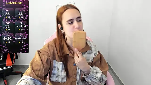 Snapshot of maryluna95 chatting on 4, 1, 2025 maryluna95 online show from 4, 1, 2025