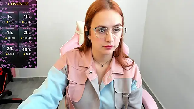 Snapshot of maryluna95 chatting on 4, 1, 2025 maryluna95 online show from 4, 1, 2025