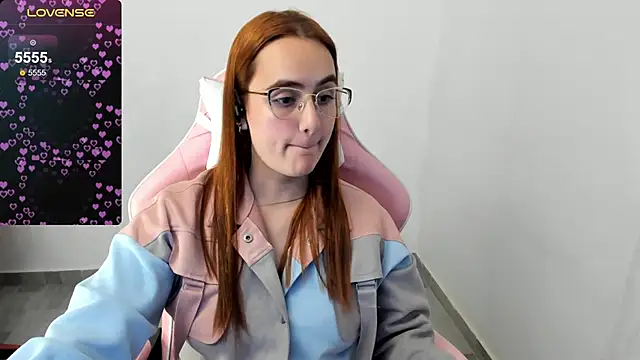 Snapshot of maryluna95 chatting on 5, 1, 2025 maryluna95 online show from 5, 1, 2025