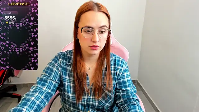 Snapshot of maryluna95 chatting on 5, 1, 2025 maryluna95 online show from 5, 1, 2025