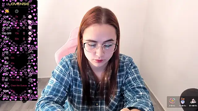 Snapshot of maryluna95 chatting on 5, 3, 2025 maryluna95 online show from 5, 3, 2025