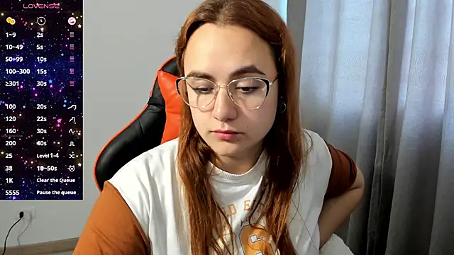 Snapshot of maryluna95 chatting on 6, 10, 2025 maryluna95 online show from 6, 10, 2025