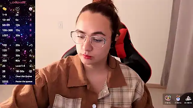 Snapshot of maryluna95 chatting on 8, 10, 2025 maryluna95 online show from 8, 10, 2025