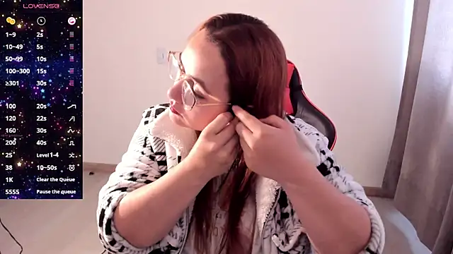 Snapshot of maryluna95 chatting on 16, 10, 2025 maryluna95 online show from 16, 10, 2025