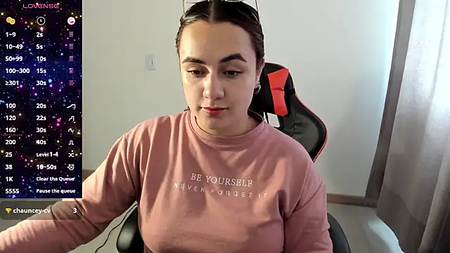 Snapshot of maryluna95 chatting on 17, 10, 2025 maryluna95 online show from 17, 10, 2025