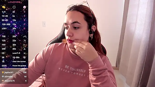 Snapshot of maryluna95 chatting on 5, 11, 2025 maryluna95 online show from 5, 11, 2025