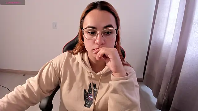 Snapshot of maryluna95 chatting on 10, 11, 2025 maryluna95 online show from 10, 11, 2025