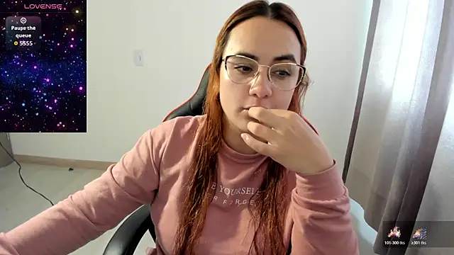 Snapshot of maryluna95 chatting on 11, 11, 2025 maryluna95 online show from 11, 11, 2025