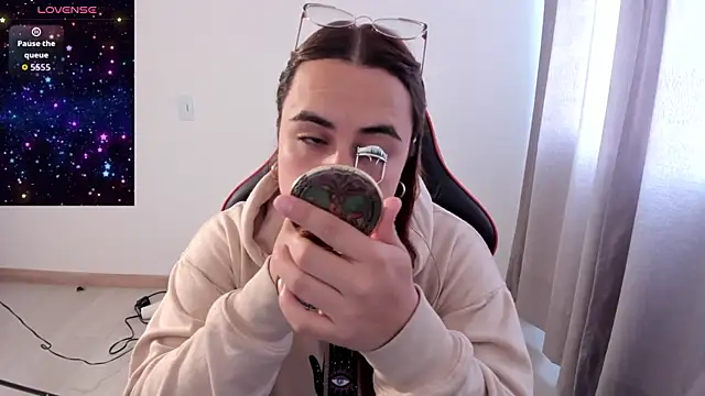 Snapshot of maryluna95 chatting on 15, 12, 2025 maryluna95 online show from 15, 12, 2025