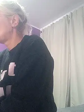 Snapshot of BritneyHudson chatting on 20, 9, 2025 BritneyHudson online show from 20, 9, 2025