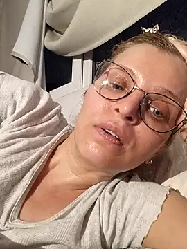 BritneyHudson online show from 5, 1, 2026