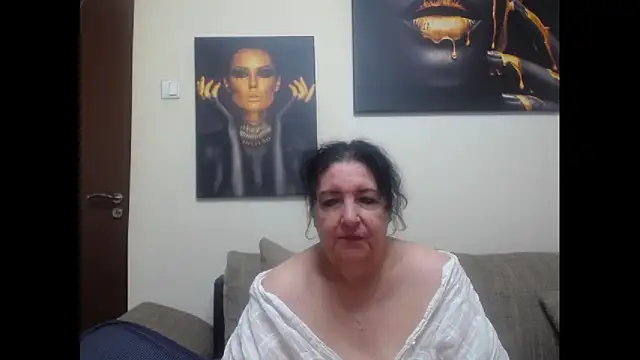Snapshot of maturekorine chatting on 3, 5, 2026 maturekorine online show from 3, 5, 2026