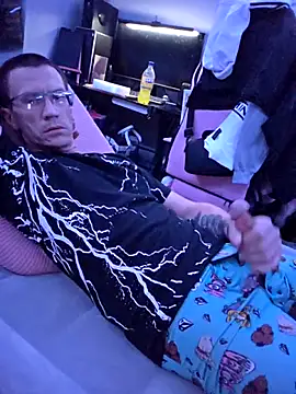 Hatchetwound6969 online show from 3, 4, 2026