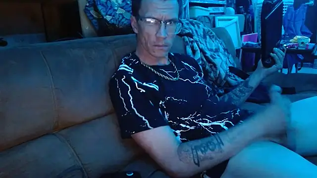 Hatchetwound6969 online show from 8, 4, 2026