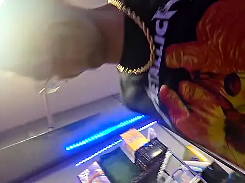 Hatchetwound6969 online show from 16, 4, 2026