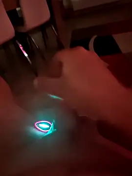 Szeltolo001 online show from 5, 4, 2026