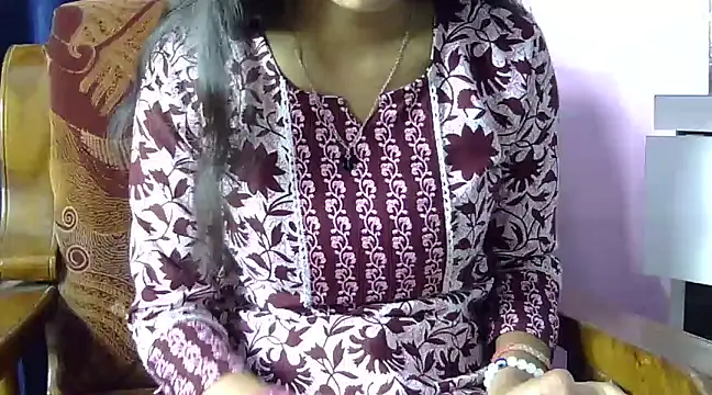 Snapshot of momo_lov chatting on 8, 1, 2025 momo lov online show from 8, 1, 2025