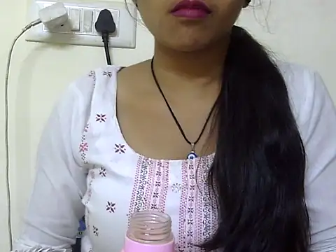 Snapshot of momo_lov chatting on 10, 10, 2025 momo lov online show from 10, 10, 2025