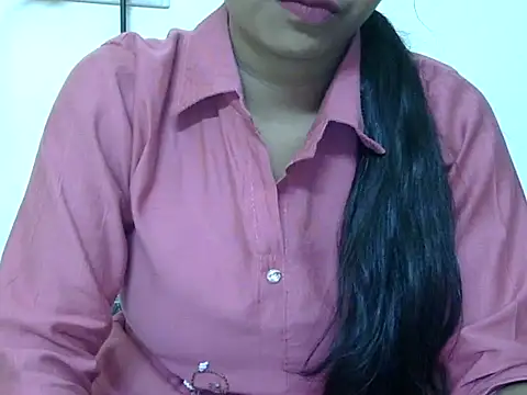 Snapshot of momo_lov chatting on 13, 10, 2025 momo lov online show from 13, 10, 2025