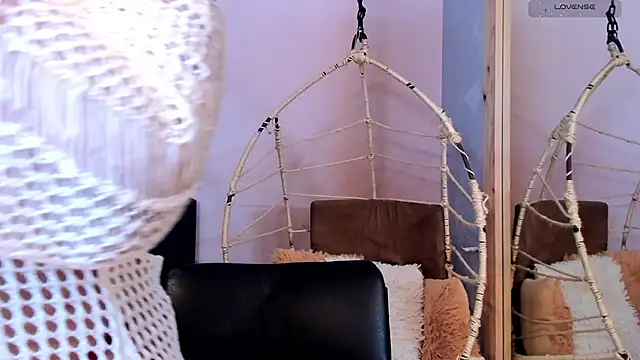  alaiasmile  online show from 18, 11, 2025