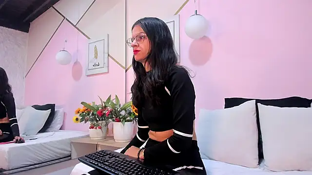 Snapshot of maye_wells chatting on 24, 12, 2024 maye wells online show from 24, 12, 2024