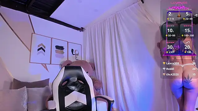 Snapshot of maye_wells chatting on 2, 1, 2025 maye wells online show from 2, 1, 2025