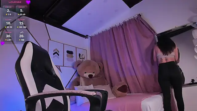 Snapshot of maye_wells chatting on 17, 2, 2025 maye wells online show from 17, 2, 2025