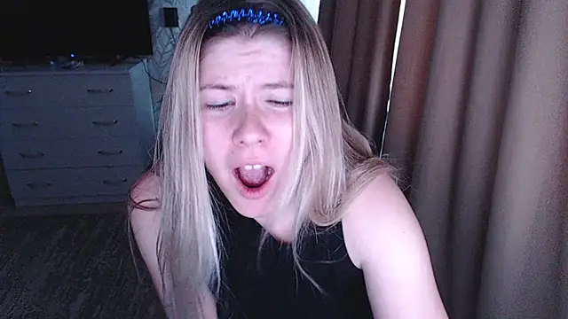 Snapshot of MelissaXKinky chatting on 25, 12, 2024 MelissaXKinky online show from 25, 12, 2024