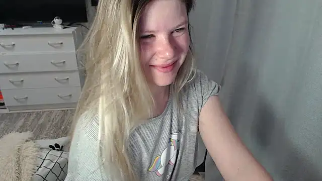 Snapshot of MelissaXKinky chatting on 5, 3, 2025 MelissaXKinky online show from 5, 3, 2025