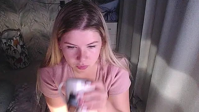 Snapshot of MelissaXKinky chatting on 11, 9, 2025 MelissaXKinky online show from 11, 9, 2025