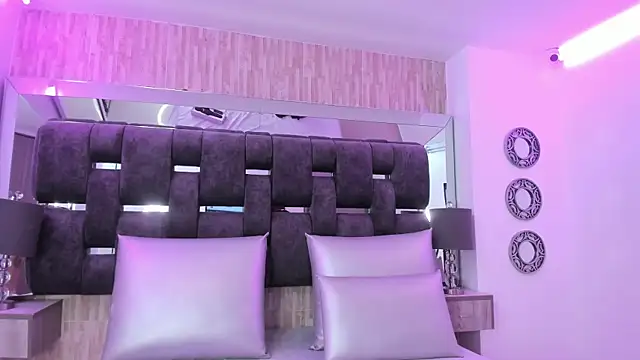 Charlotte Myers online show from 7, 1, 2026